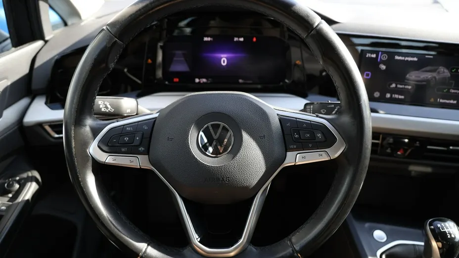 VOLKSWAGEN Golf -