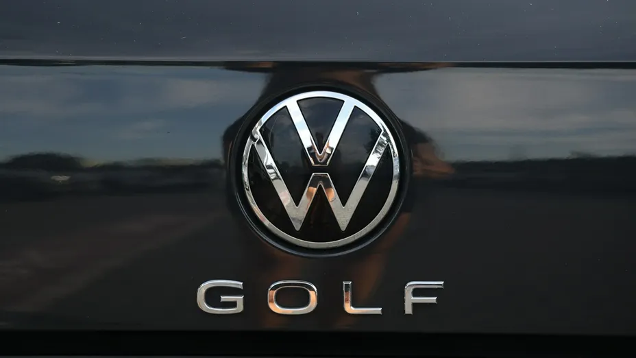 VOLKSWAGEN Golf -