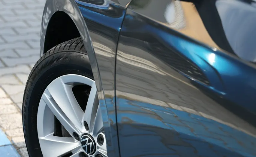 VOLKSWAGEN Golf -