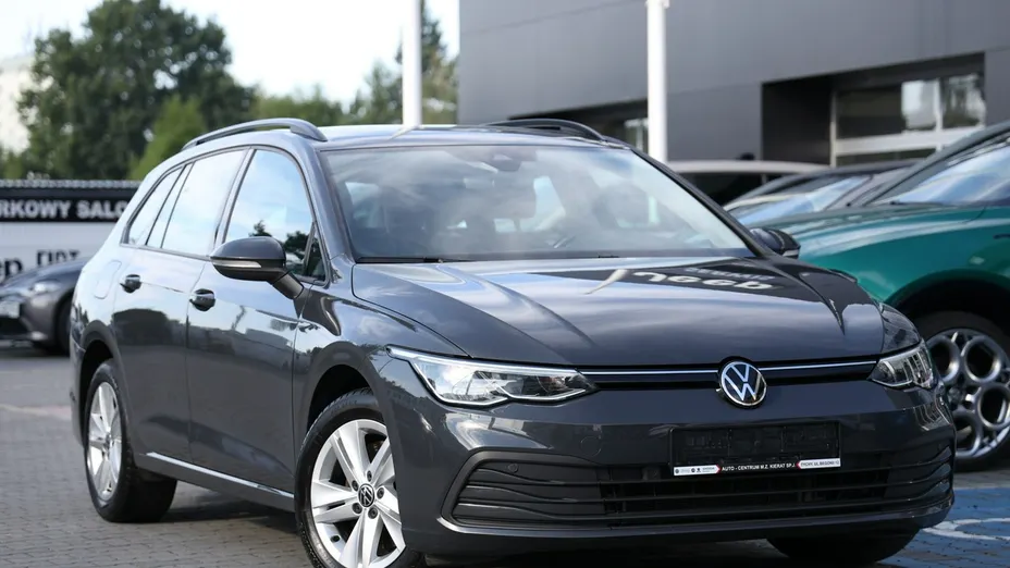 VOLKSWAGEN Golf -
