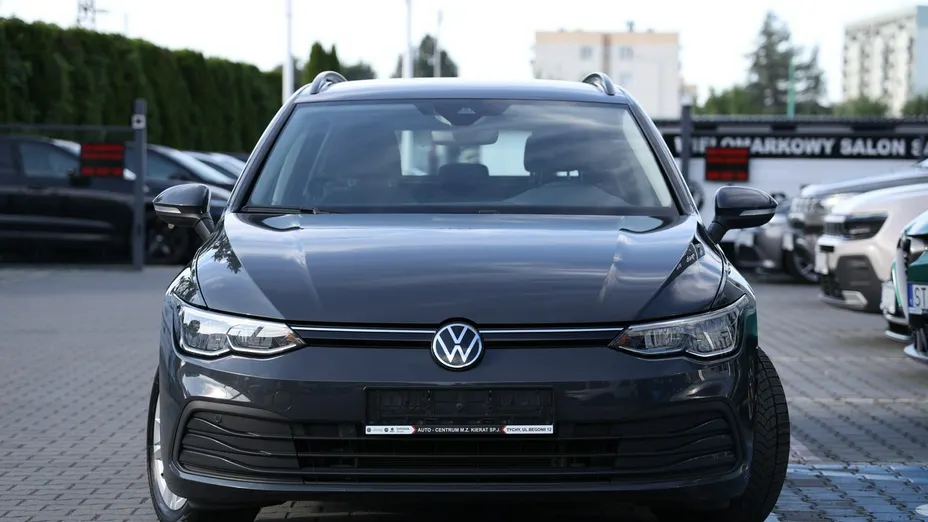 VOLKSWAGEN Golf -