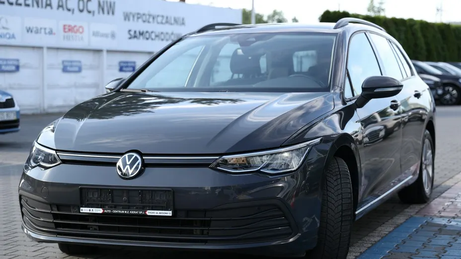 VOLKSWAGEN Golf -