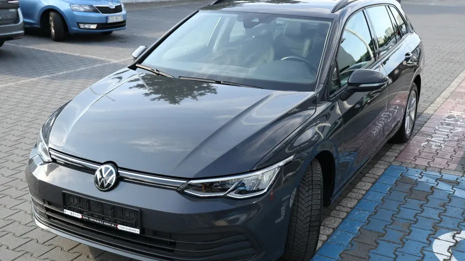 VOLKSWAGEN Golf -
