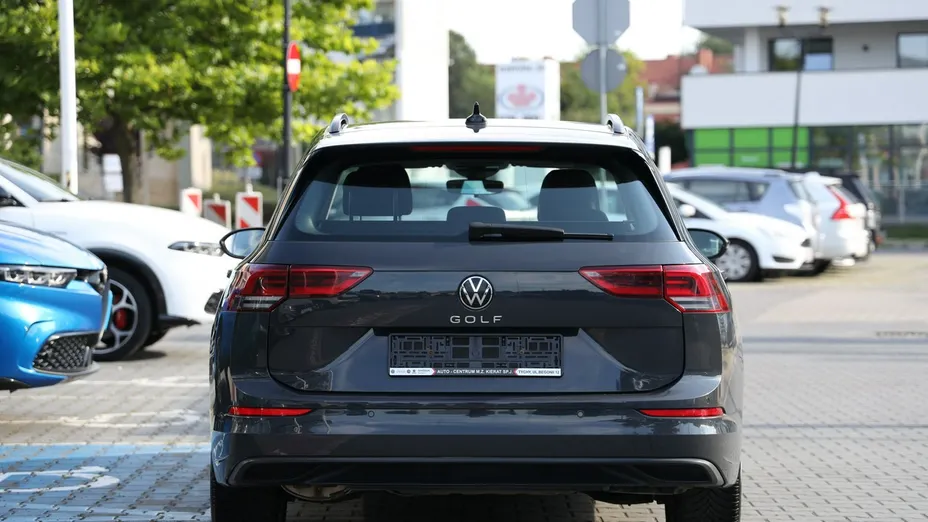 VOLKSWAGEN Golf -