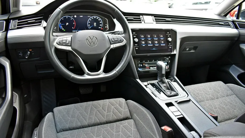 VOLKSWAGEN Passat -