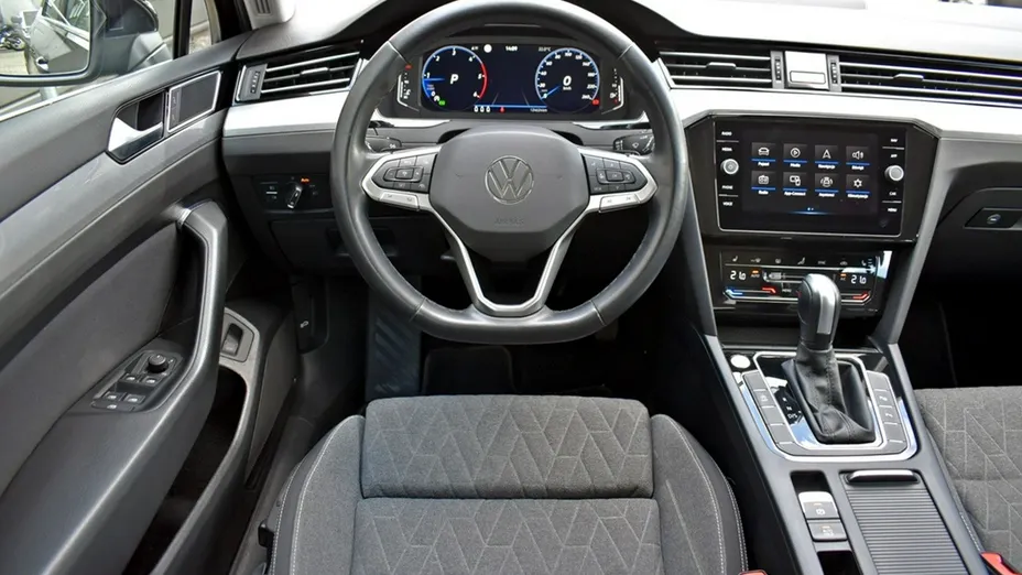 VOLKSWAGEN Passat -