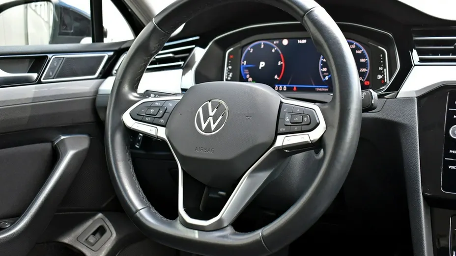 VOLKSWAGEN Passat -
