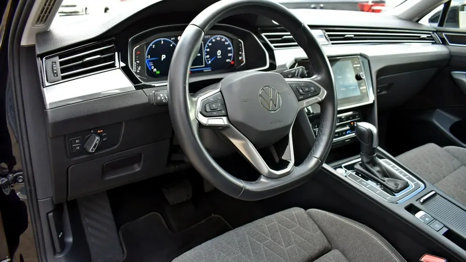 VOLKSWAGEN Passat -