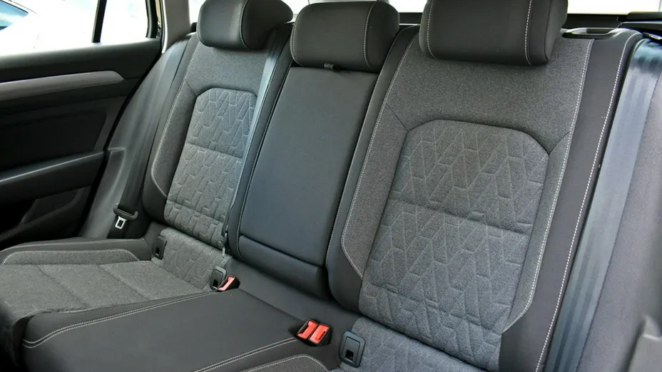 VOLKSWAGEN Passat -