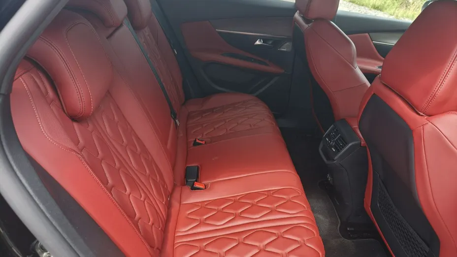PEUGEOT 3008 -