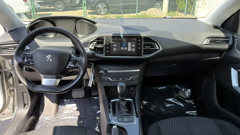 PEUGEOT 308 -
