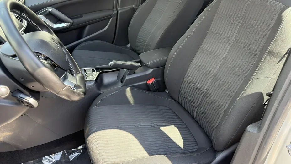 PEUGEOT 308 -