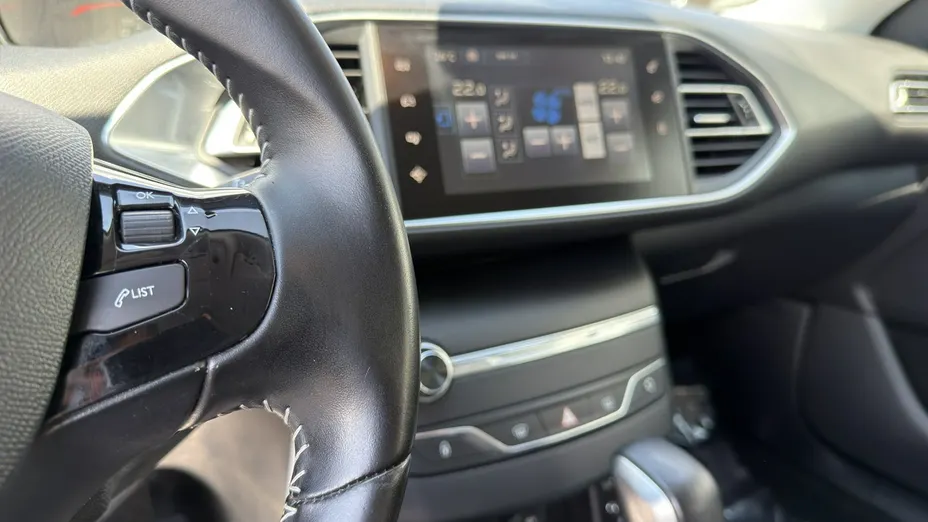 PEUGEOT 308 -