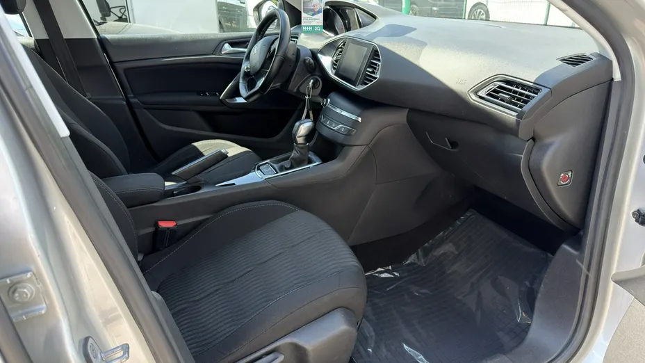 PEUGEOT 308 -
