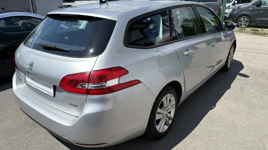 PEUGEOT 308 -