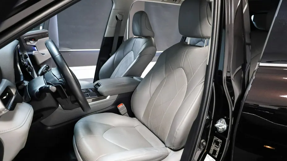 TOYOTA Highlander -