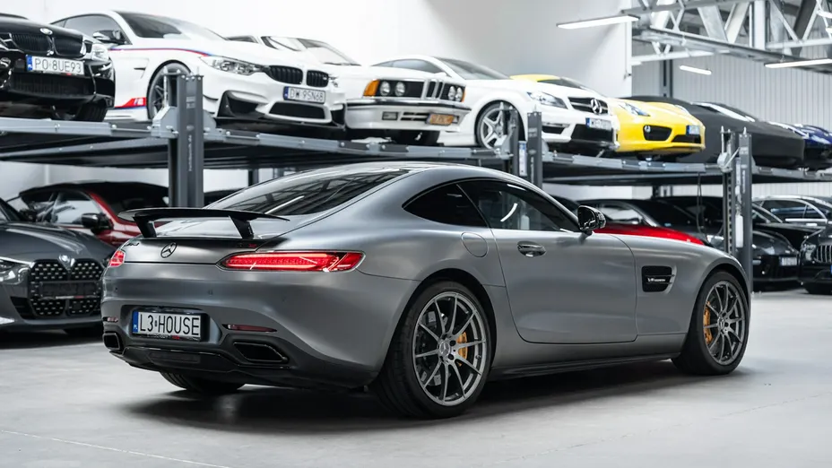 MERCEDES-BENZ AMG GT -
