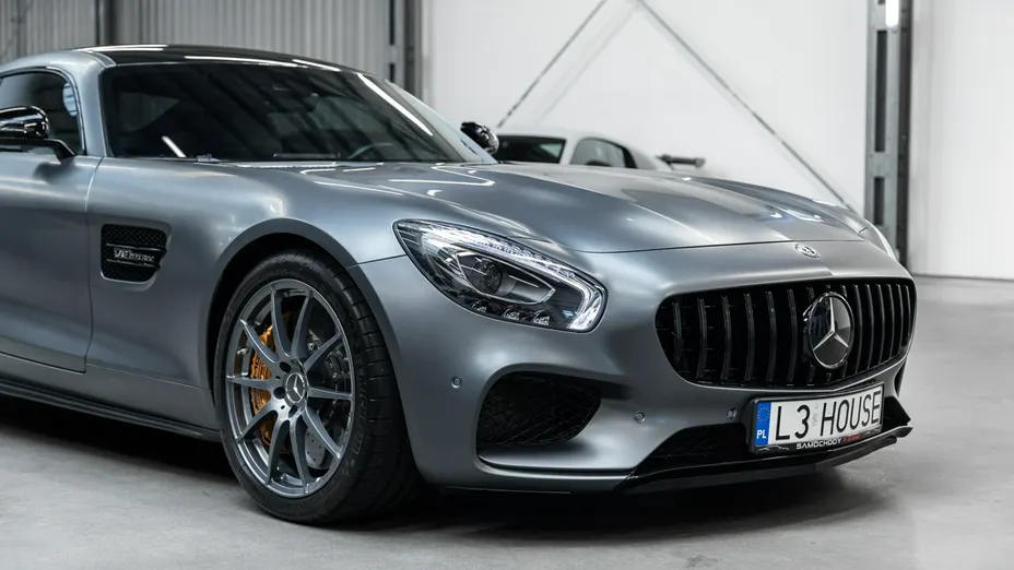 MERCEDES-BENZ AMG GT -