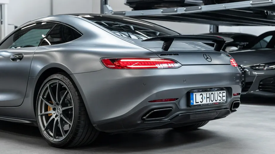 MERCEDES-BENZ AMG GT -
