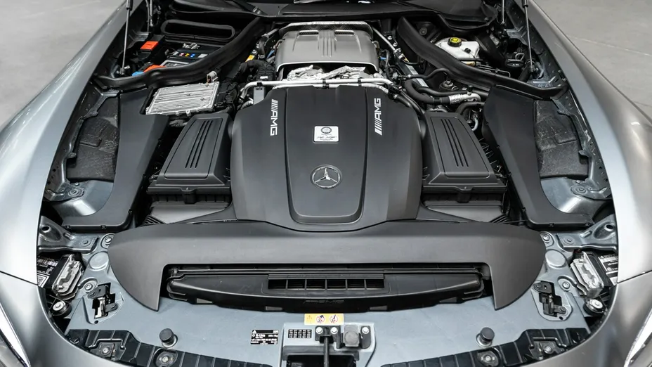 MERCEDES-BENZ AMG GT -