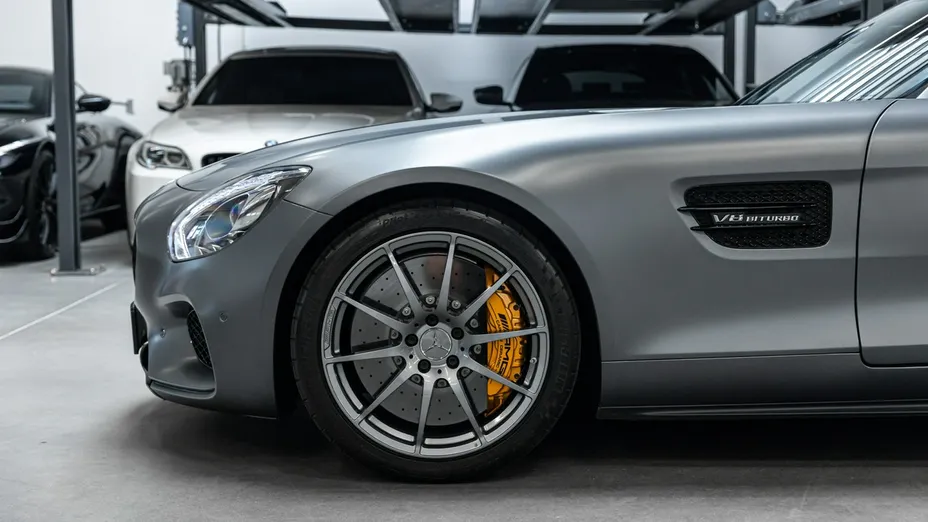 MERCEDES-BENZ AMG GT -