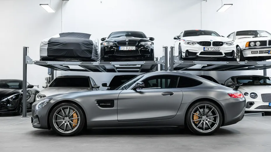 MERCEDES-BENZ AMG GT -
