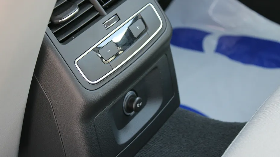 AUDI A4 -