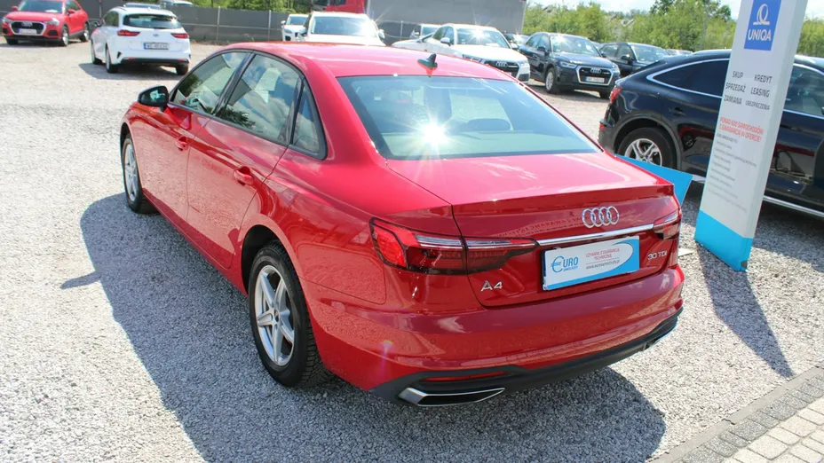 AUDI A4 -