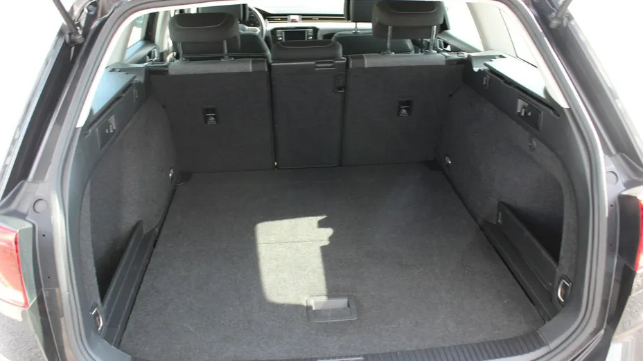 VOLKSWAGEN Passat -