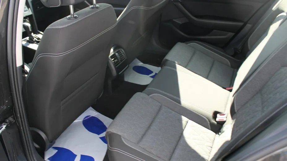VOLKSWAGEN Passat -