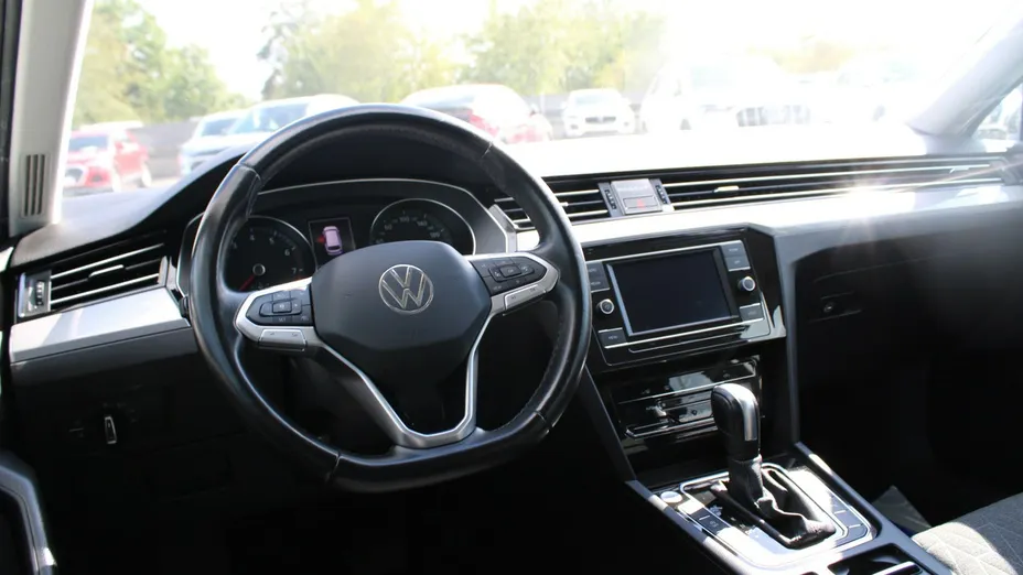 VOLKSWAGEN Passat -