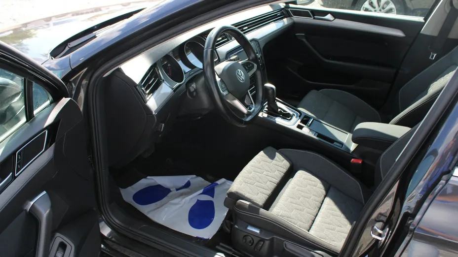 VOLKSWAGEN Passat -
