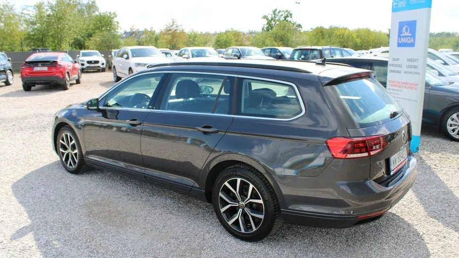 VOLKSWAGEN Passat -