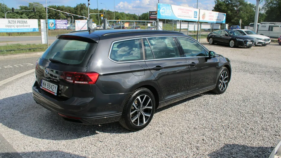 VOLKSWAGEN Passat -