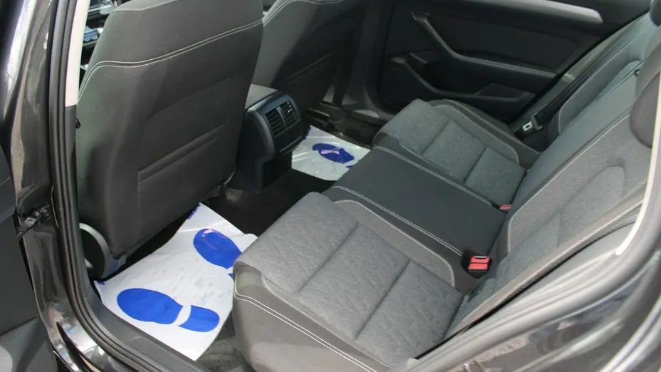 VOLKSWAGEN Passat -