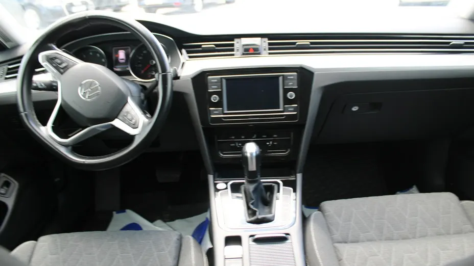 VOLKSWAGEN Passat -