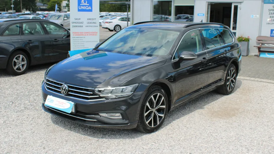 VOLKSWAGEN Passat -