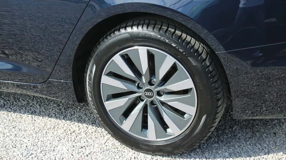 AUDI A6 -