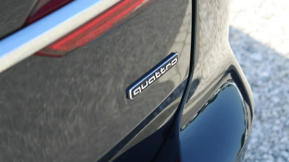 AUDI A6 -