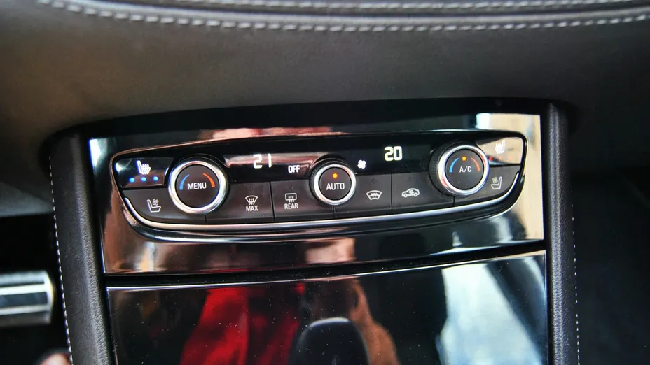 OPEL Grandland X -