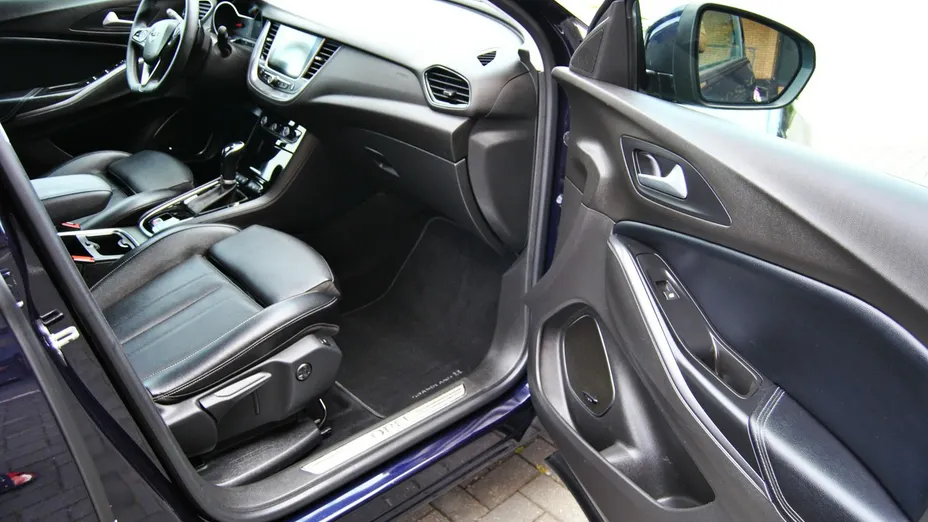 OPEL Grandland X -