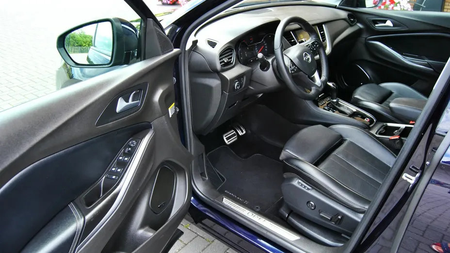 OPEL Grandland X -