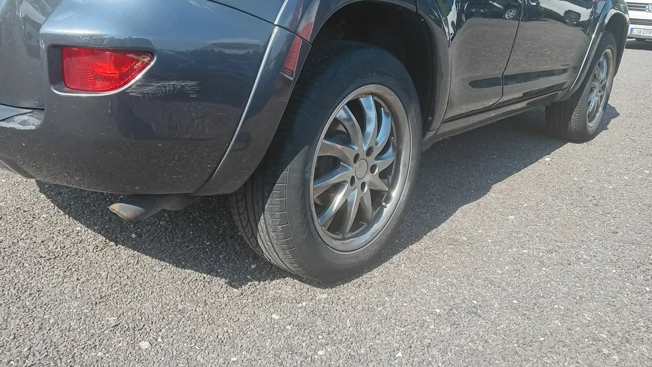 TOYOTA RAV4 -