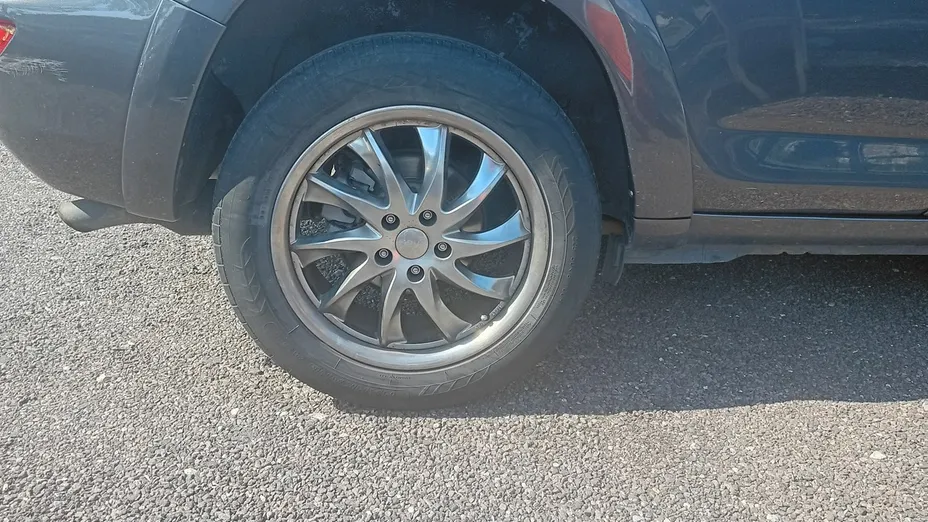 TOYOTA RAV4 -
