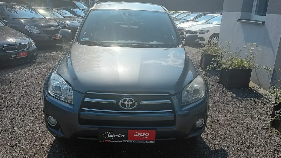 TOYOTA RAV4 -