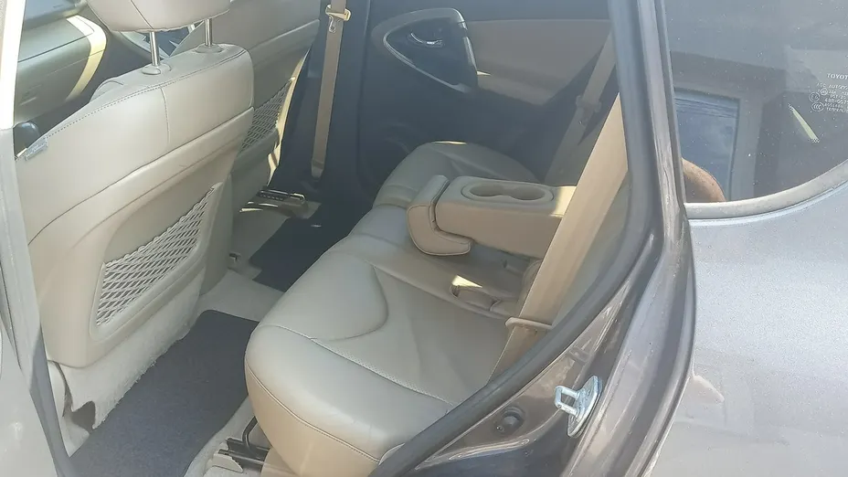 TOYOTA RAV4 -
