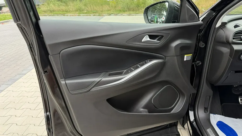OPEL Grandland X -