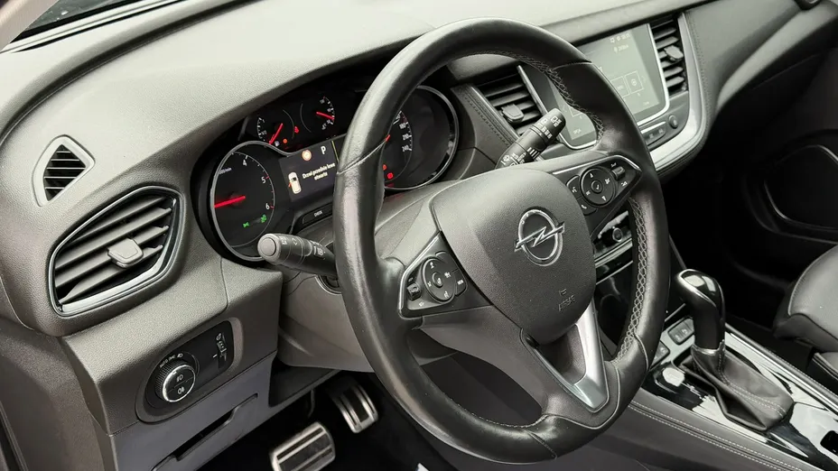 OPEL Grandland X -