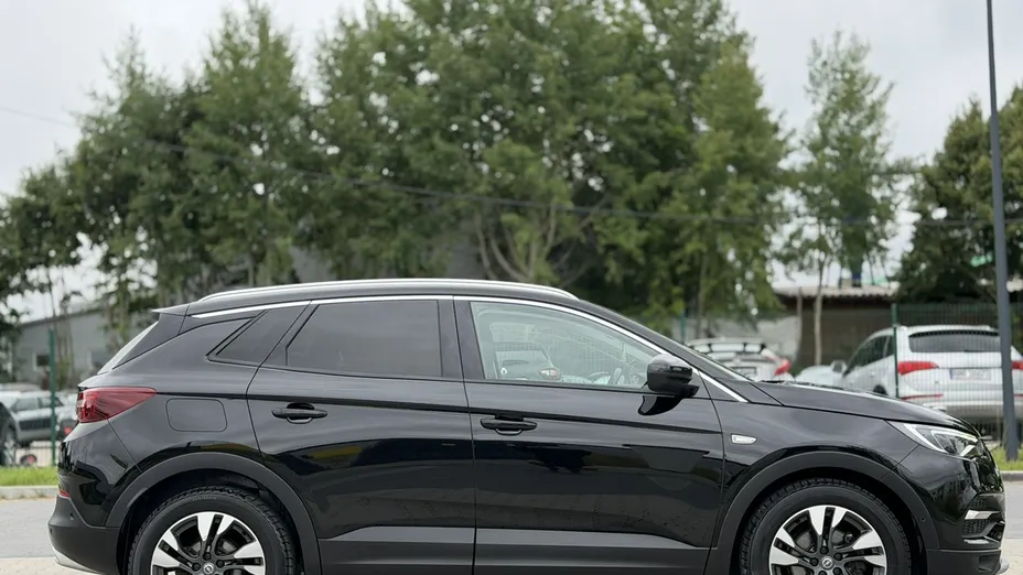 OPEL Grandland X -