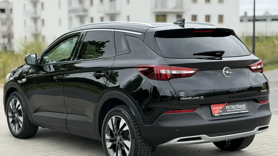 OPEL Grandland X -